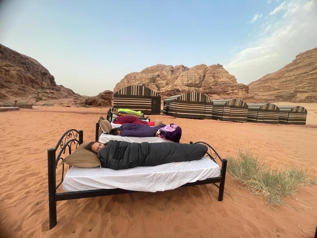 Bedouin Holidays Camp And Jeep Tours วาดิรัม ภายนอก รูปภาพ