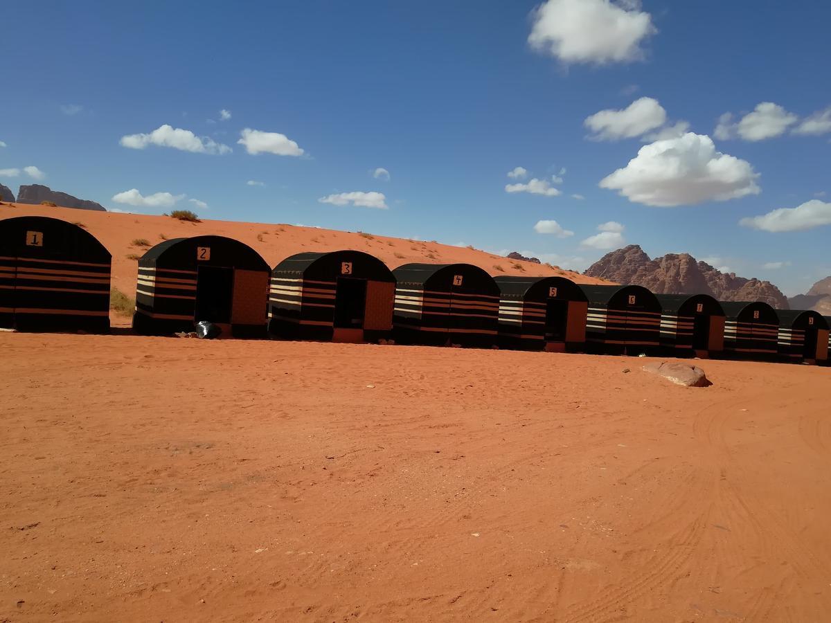 Bedouin Holidays Camp And Jeep Tours วาดิรัม ภายนอก รูปภาพ